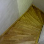 schodiste-2-x-lomene-leve-s-podstupnicemi-hevea